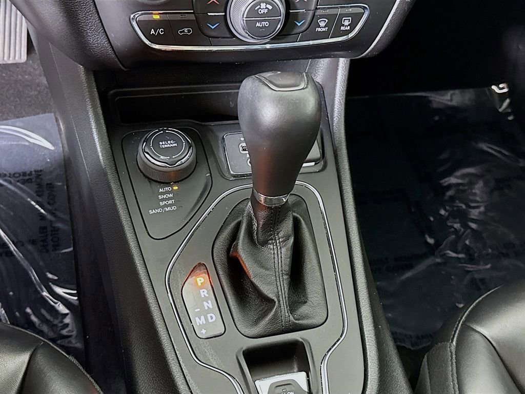 Used 2020 Jeep Cherokee Latitude Plus w/ Comfort/Convenience Group AWD/4WD image 10