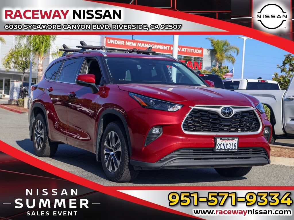 Used 2022 Toyota Highlander XLE AWD/4WD image 1