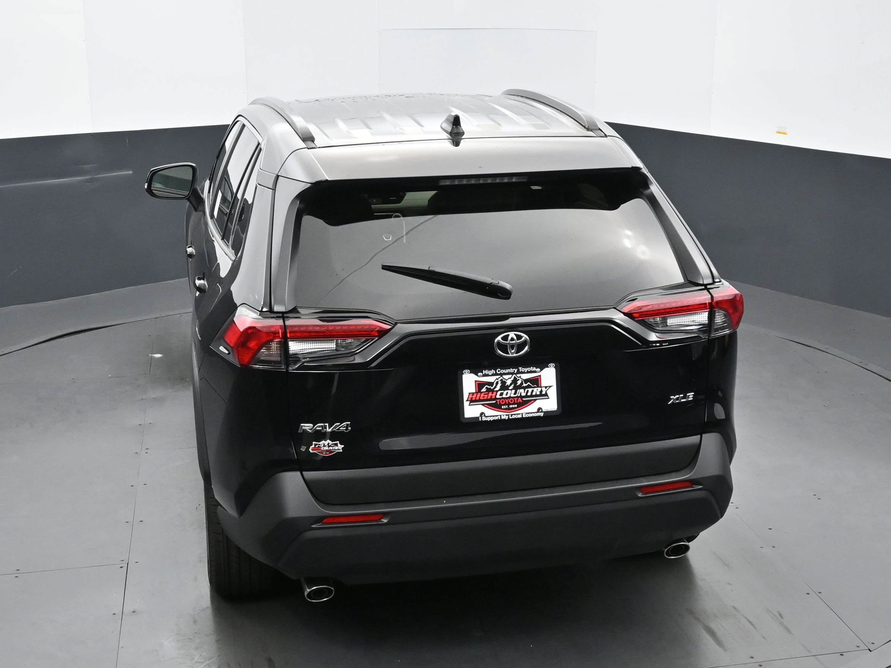 Used 2025 Toyota RAV4 XLE Premium image 32