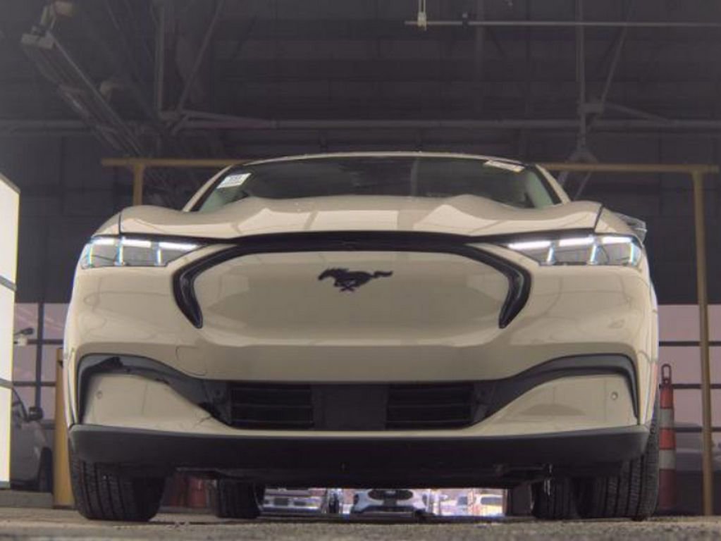 Used 2025 Ford Mustang Mach-E Premium image 4