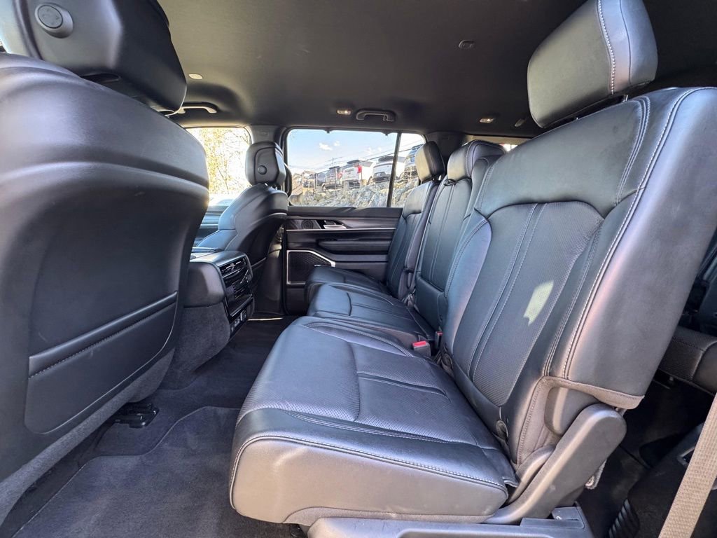 Used 2023 Jeep Wagoneer Series III w/ Convenience Group I AWD/4WD image 19