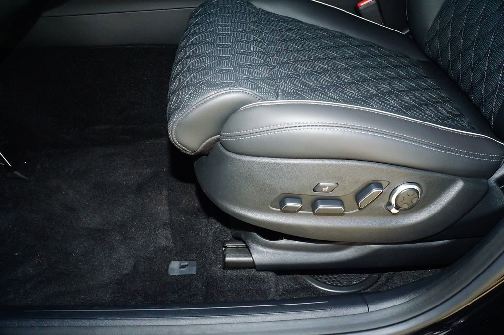 Certified 2025 Genesis GV70 3.5T Sport w/ Sport Advanced Package image 16