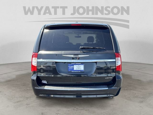 Used 2015 Chrysler Town & Country Limited Platinum image 4