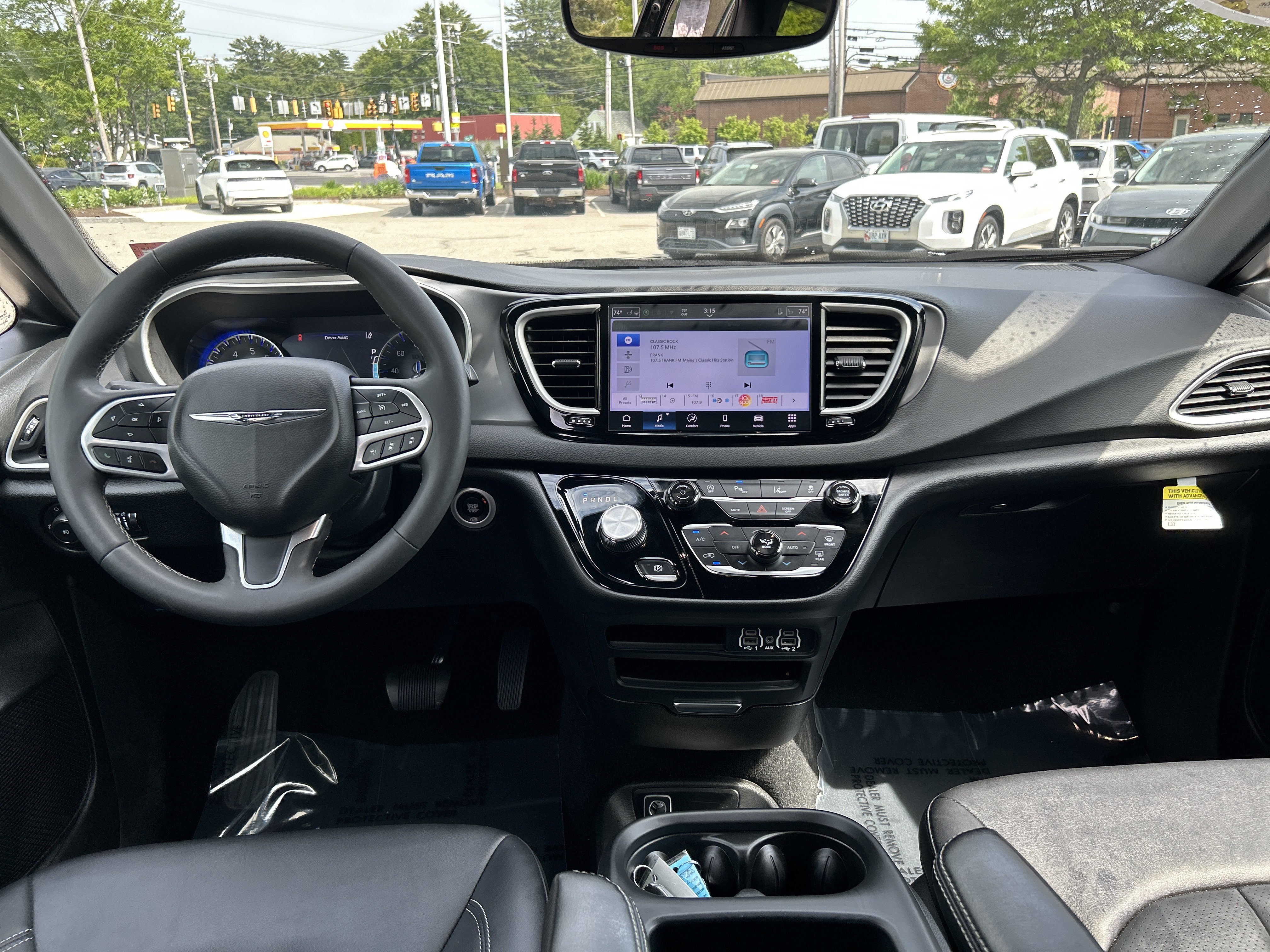 Used 2025 Chrysler Pacifica Select FWD image 19