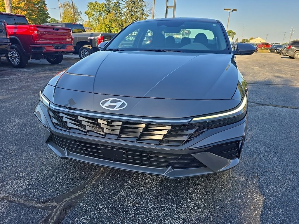 Used 2025 Hyundai Elantra SEL image 5