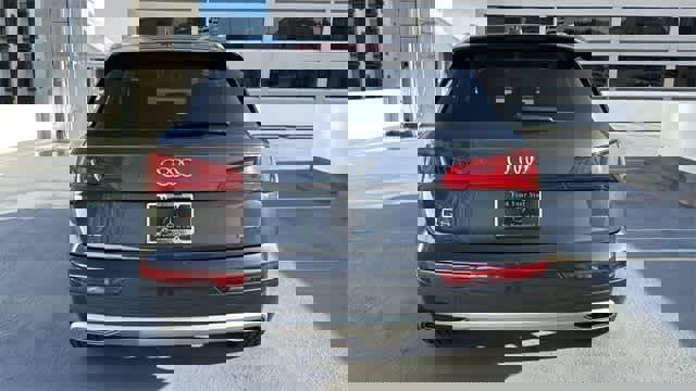 Used 2019 Audi Q5 Prestige w/ Prestige Package image 7