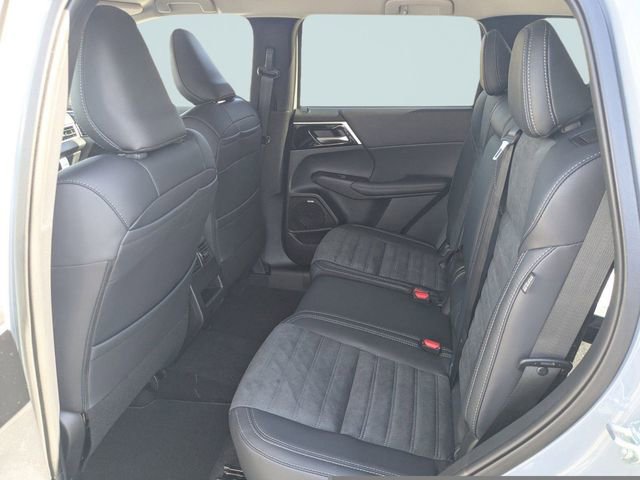 New 2026 Mitsubishi Outlander SE image 13