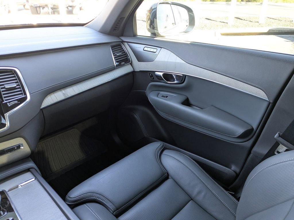 Used 2024 Volvo XC90 B6 Ultimate w/ Protection Package Premier image 19