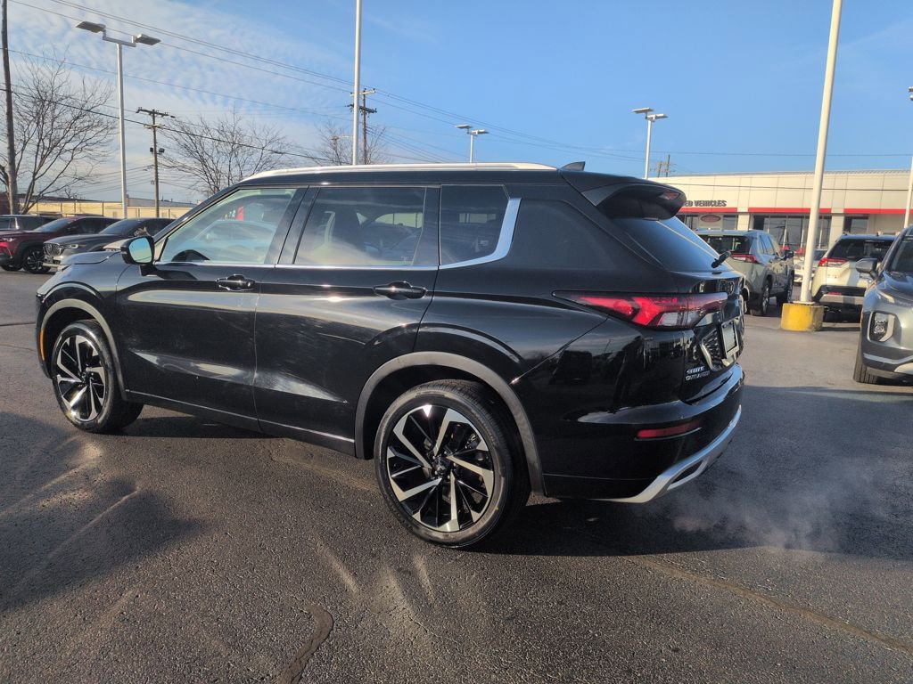 Used 2022 Mitsubishi Outlander SEL FWD image 3