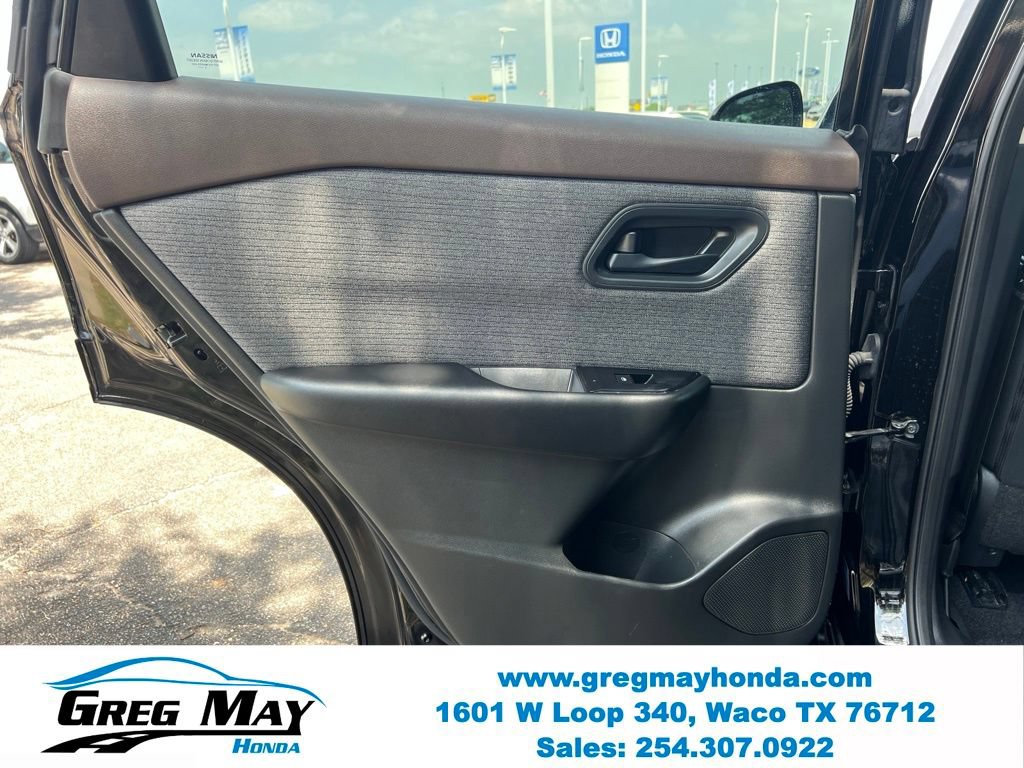Used 2023 Nissan Rogue S FWD image 16