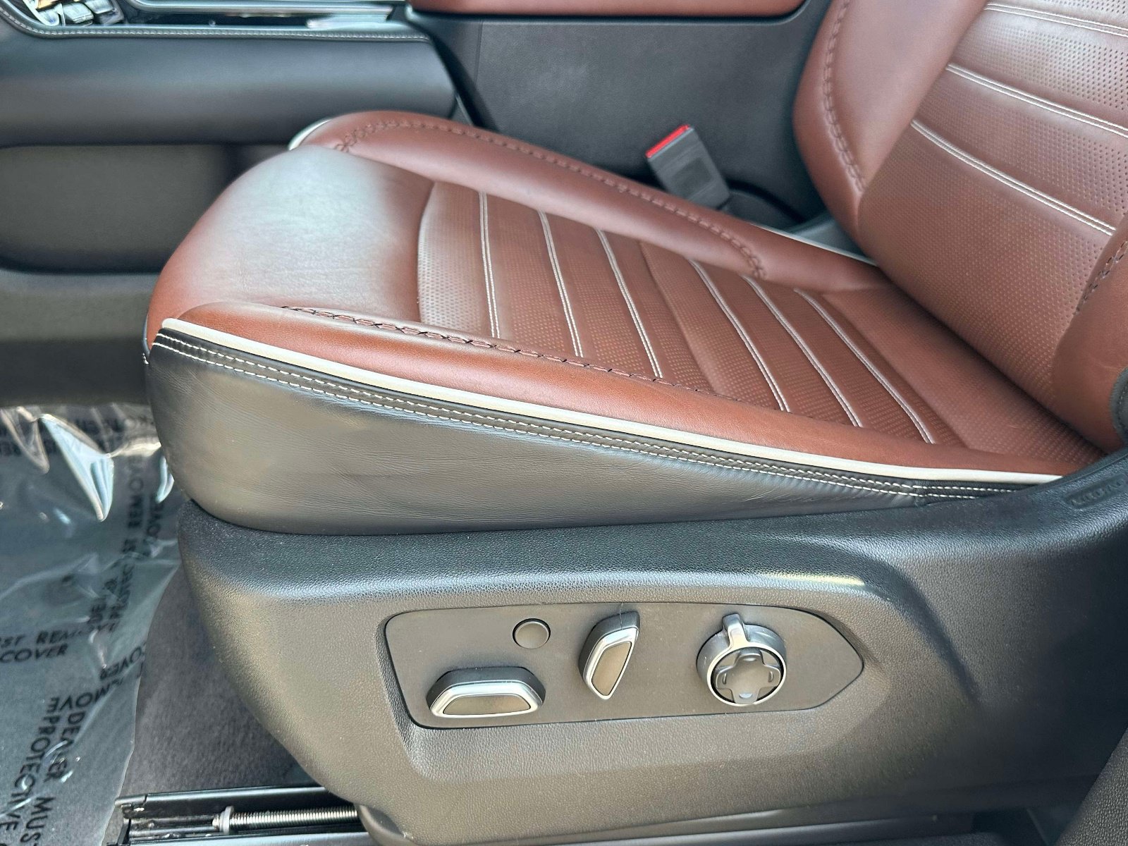 Used 2023 GMC Yukon Denali Ultimate w/ LPO, Floor Liner Package AWD/4WD image 21