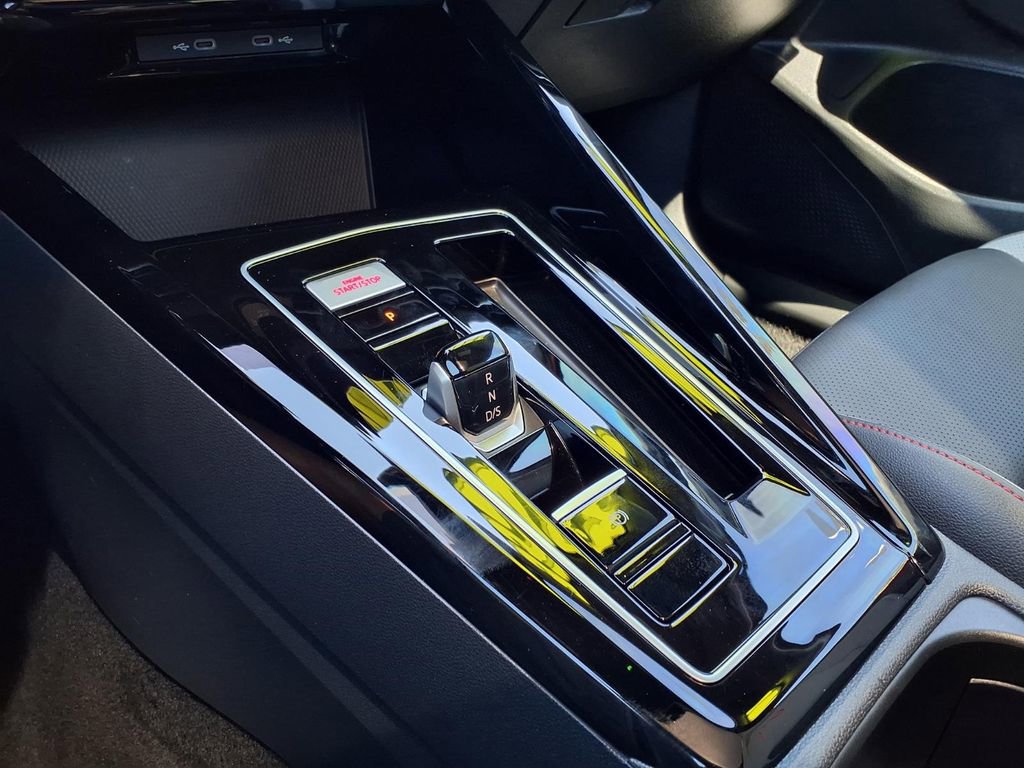 Used 2025 Volkswagen GTI SE image 29