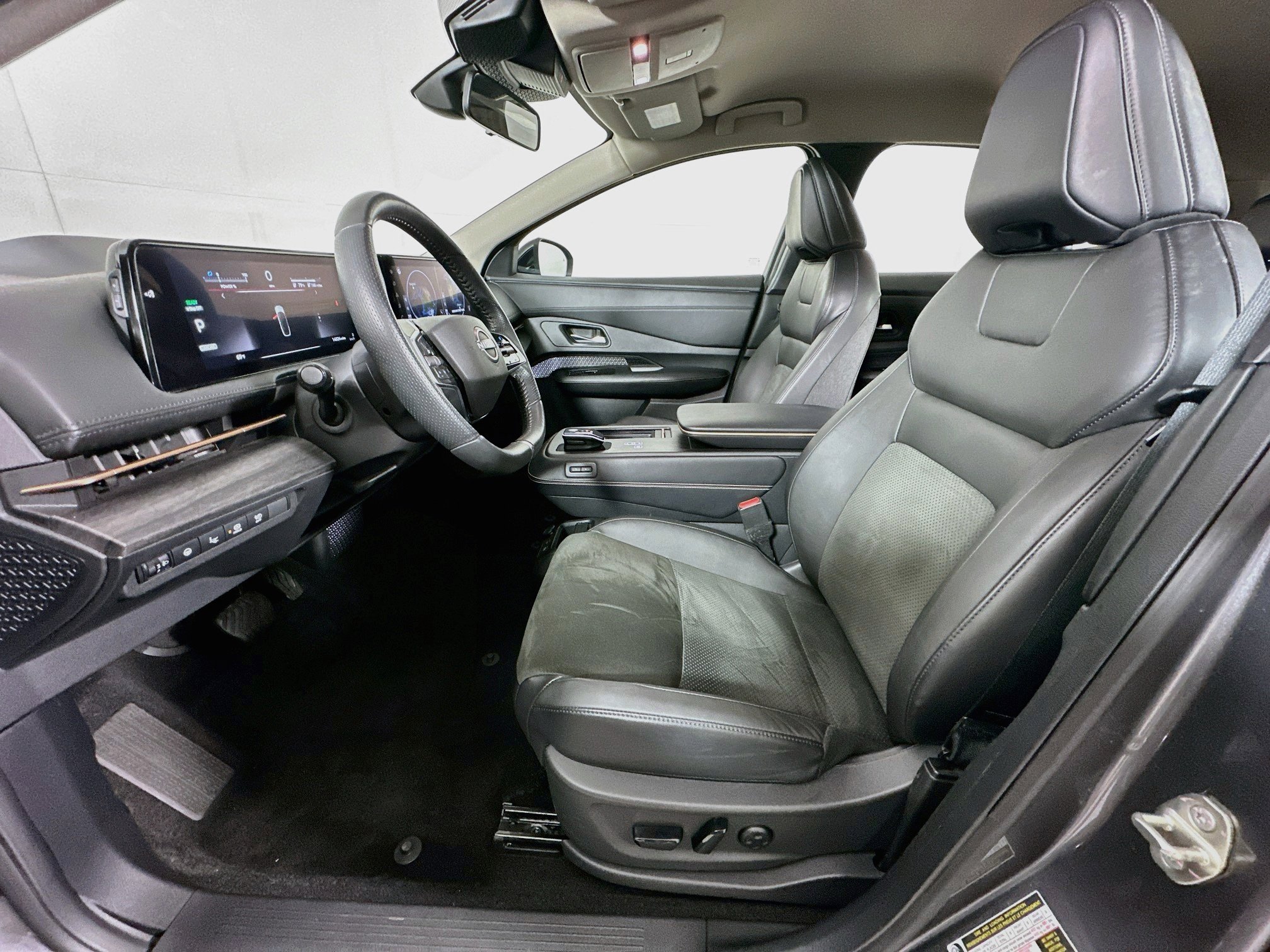Used 2023 Nissan Ariya FWD image 13