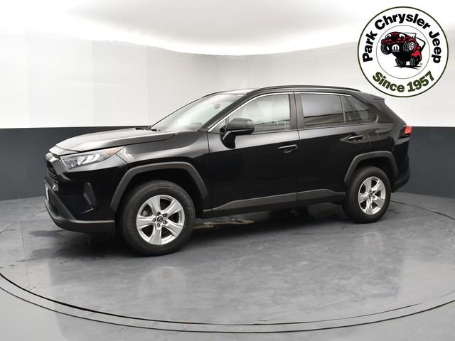 Used 2021 Toyota RAV4 LE AWD/4WD image 3