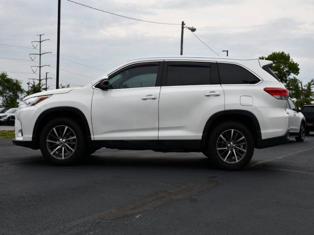 Used 2019 Toyota Highlander XLE FWD image 4