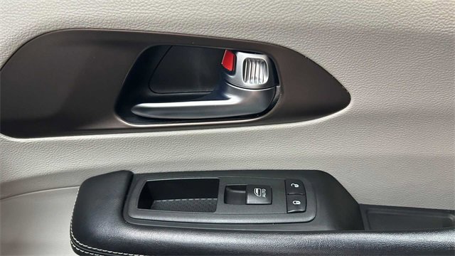 Used 2021 Chrysler Voyager LX image 19
