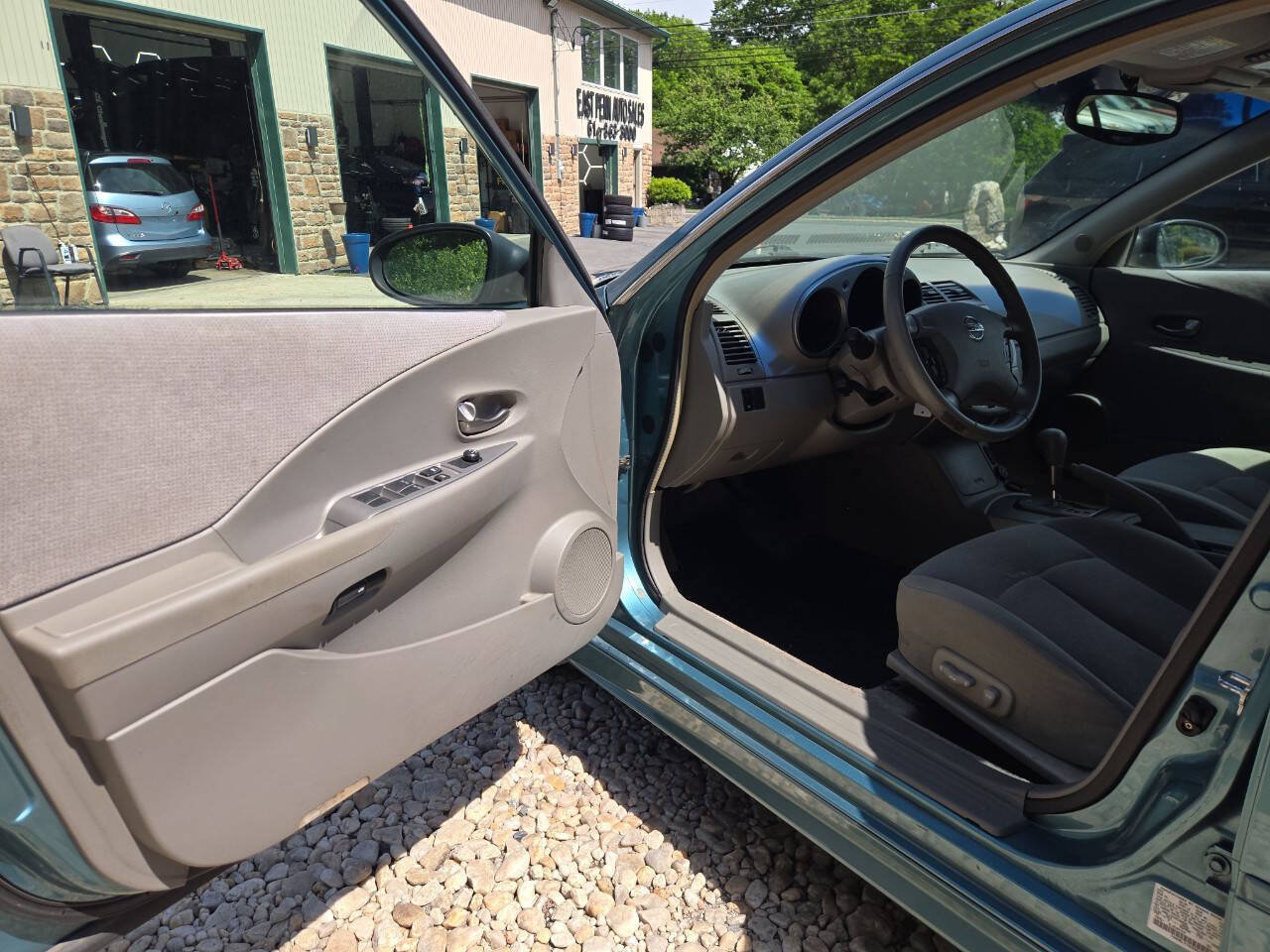 Used 2003 Nissan Altima 3.5 SE FWD image 12