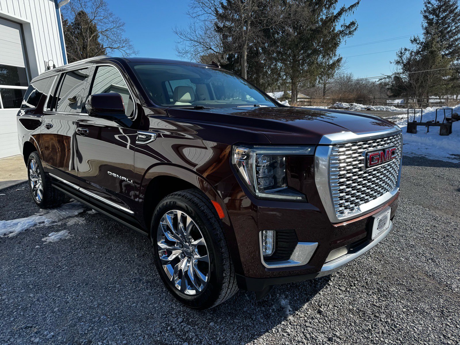 Used 2022 GMC Yukon XL Denali w/ Advanced Technology Package image 2