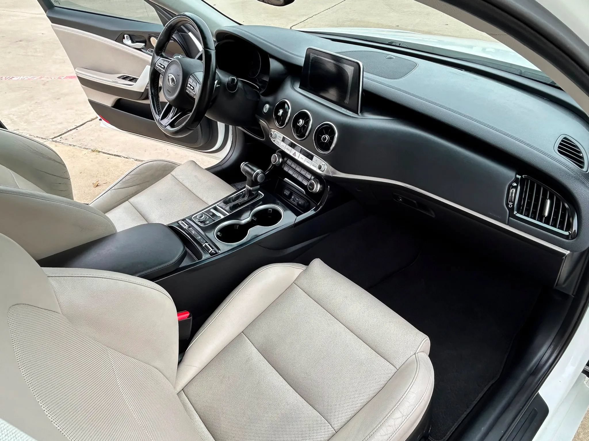 Used 2018 Kia Stinger Premium RWD image 20