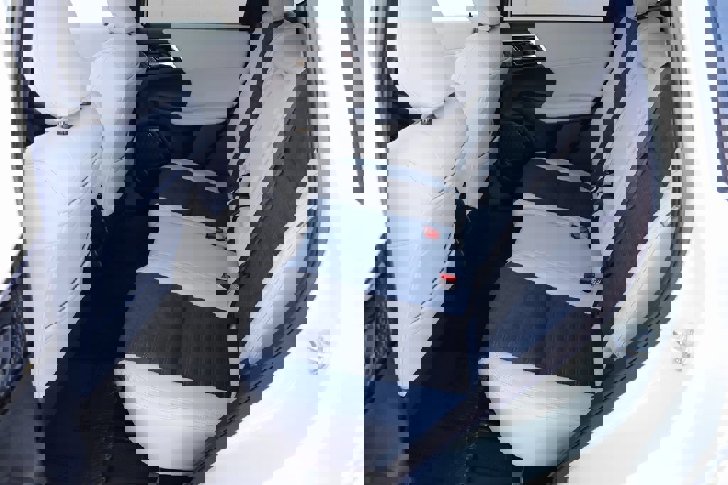 Used 2025 Mitsubishi Outlander SE image 19