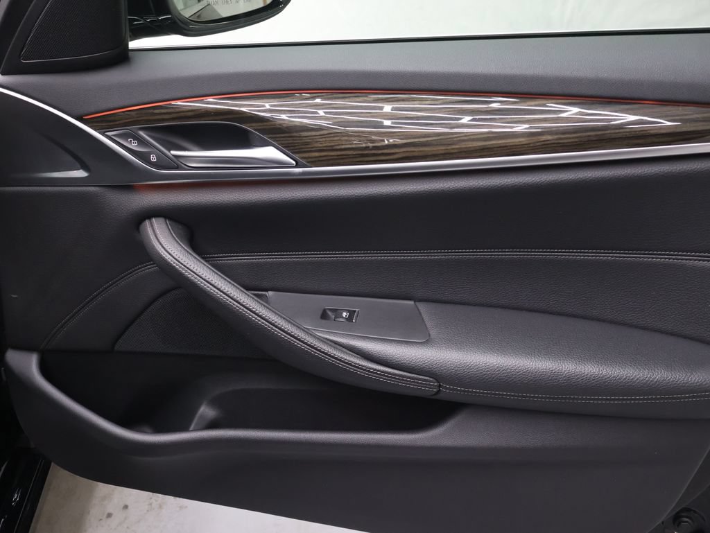 Used 2018 BMW 540i RWD image 11