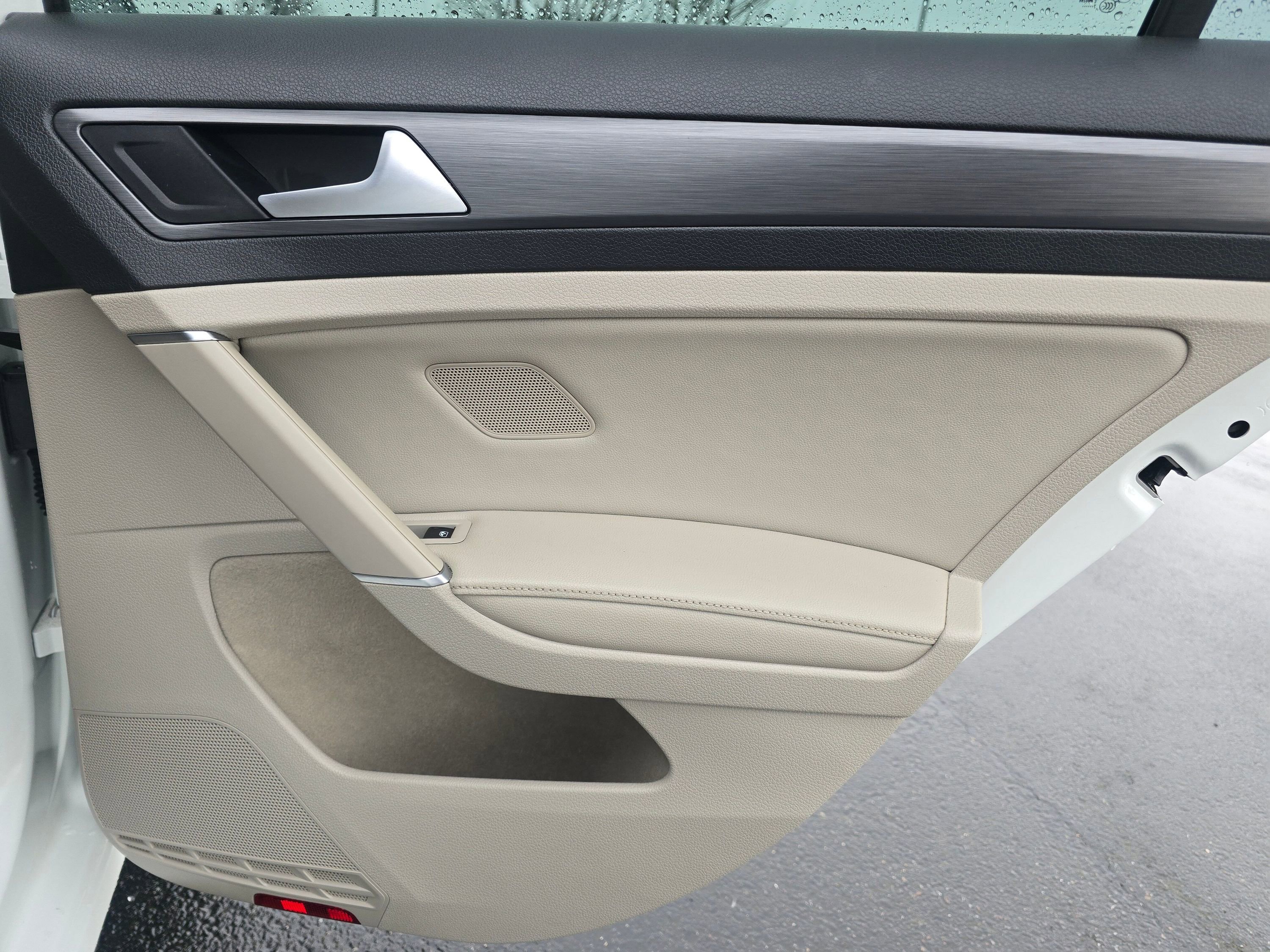 Used 2018 Volkswagen Golf SE image 23