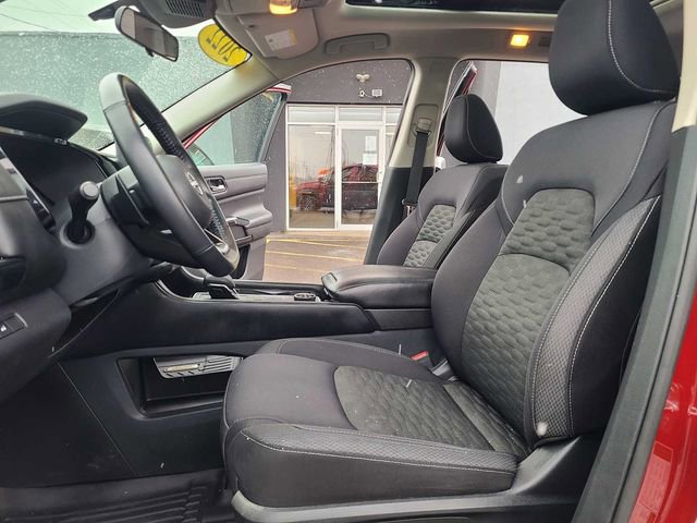 Used 2022 Nissan Pathfinder SV w/ SV Premium Package image 13