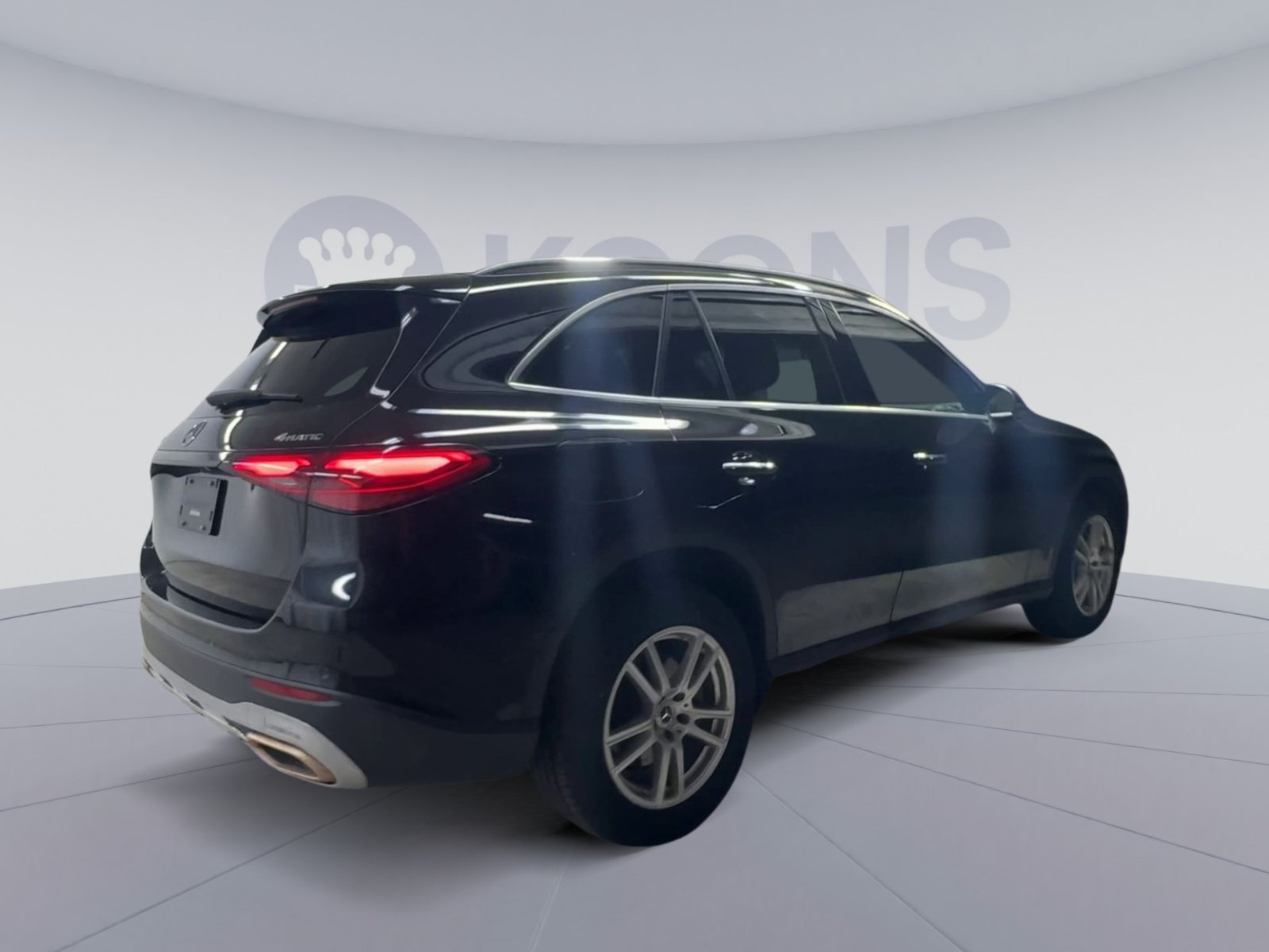 Used 2025 Mercedes-Benz GLC 300 4MATIC image 11