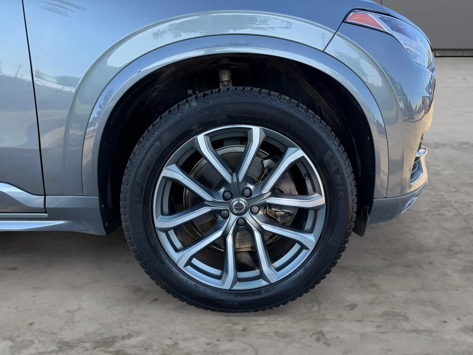 Used 2019 Volvo XC90 T5 Momentum w/ Multimedia Package AWD/4WD image 45