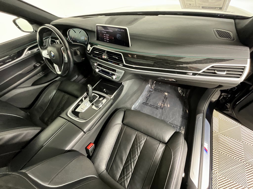 Used 2019 BMW 750i image 19