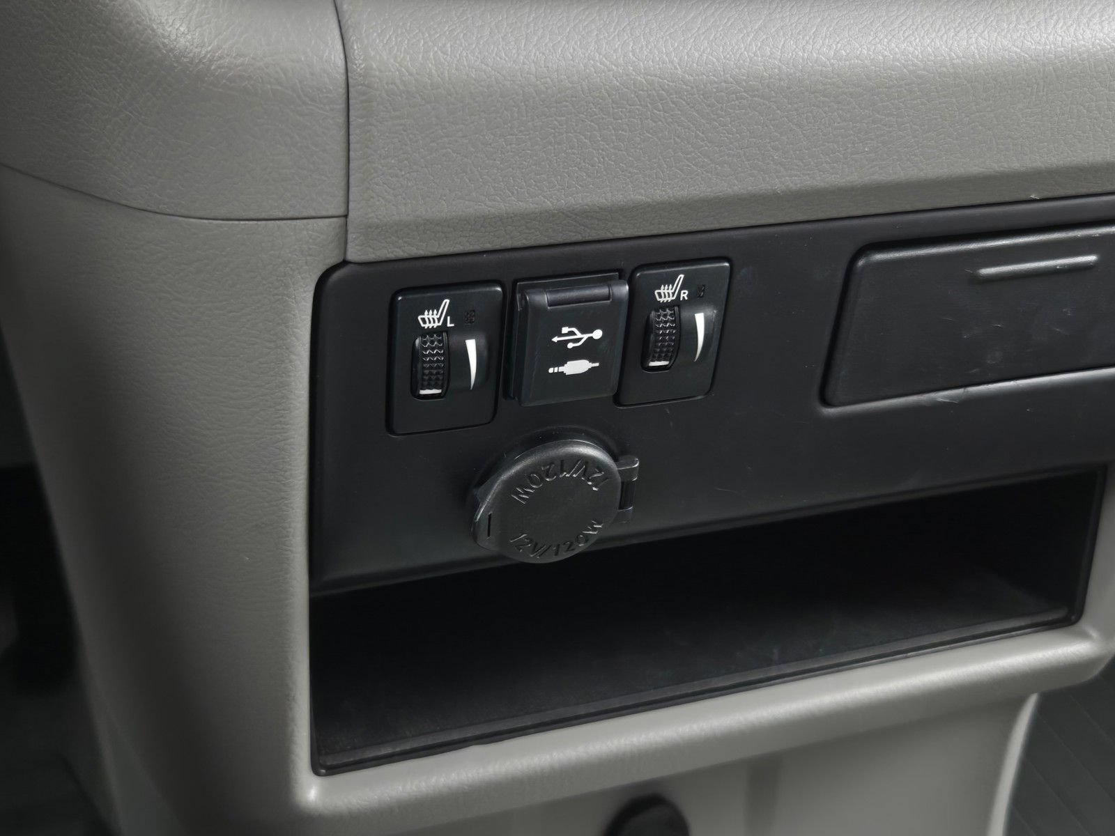 Certified 2018 Toyota Sienna XLE w/ XLE Navigation Package FWD image 20