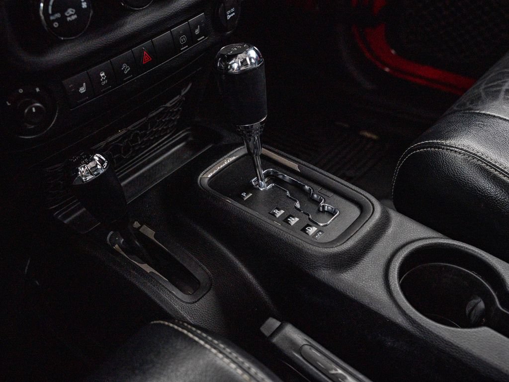Used 2012 Jeep Wrangler Unlimited Rubicon w/ Dual Top Group AWD/4WD image 35