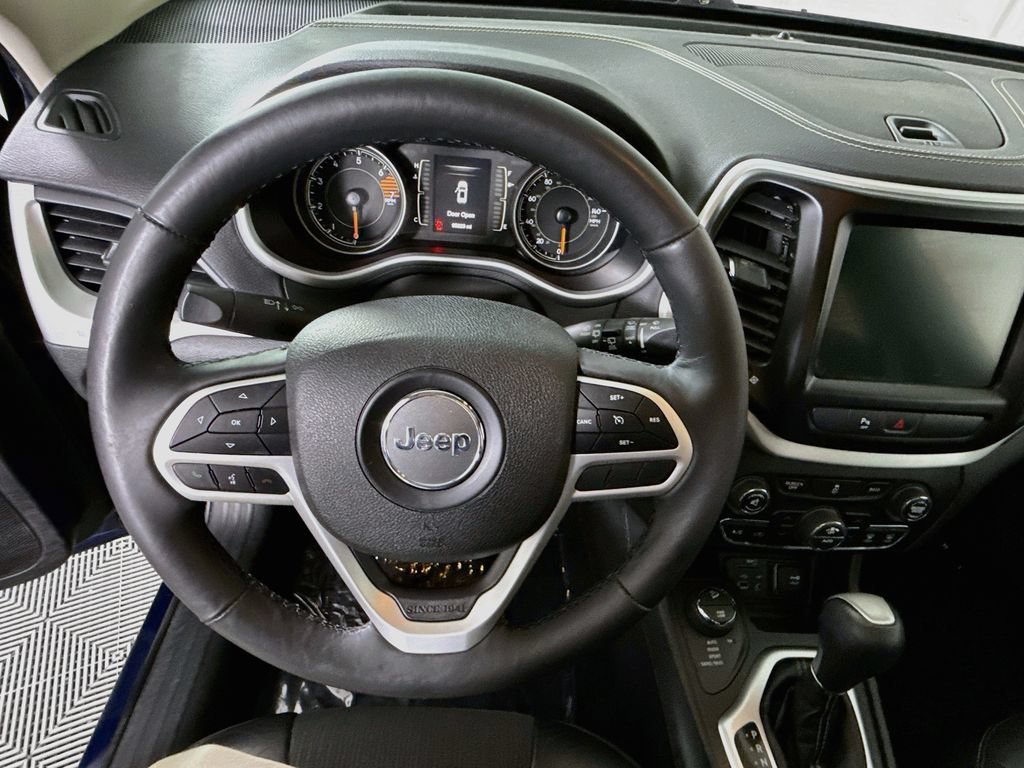 Used 2018 Jeep Cherokee Latitude Plus w/ Comfort/Convenience Group AWD/4WD image 21