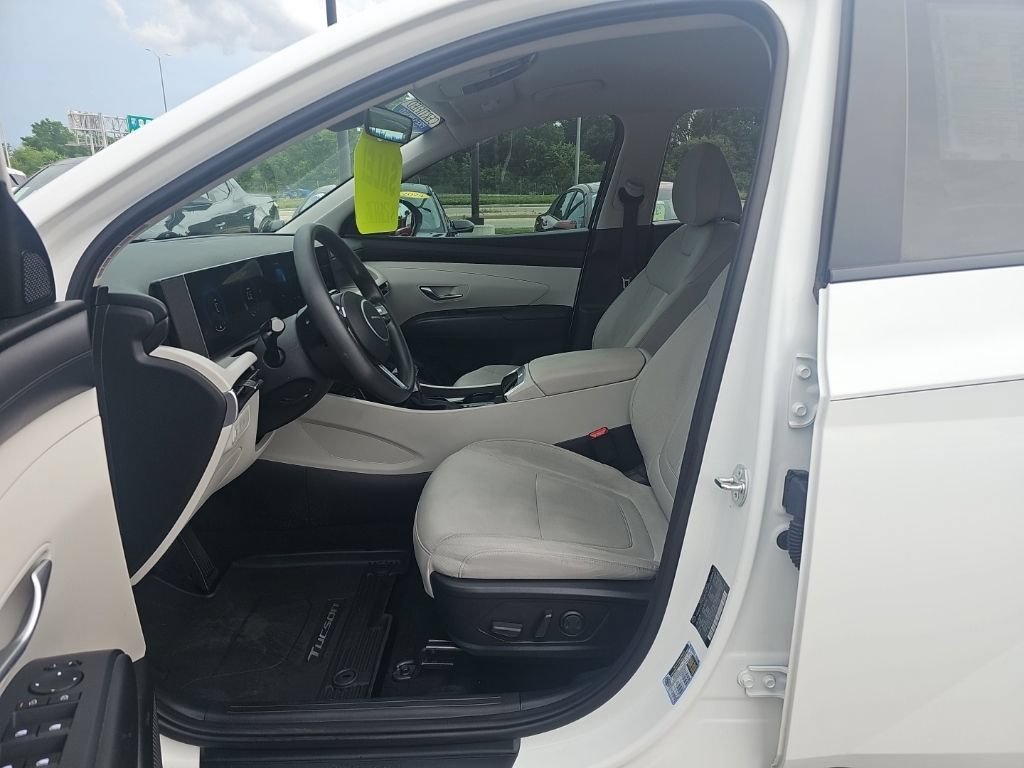 Certified 2025 Hyundai Tucson SEL AWD/4WD image 9