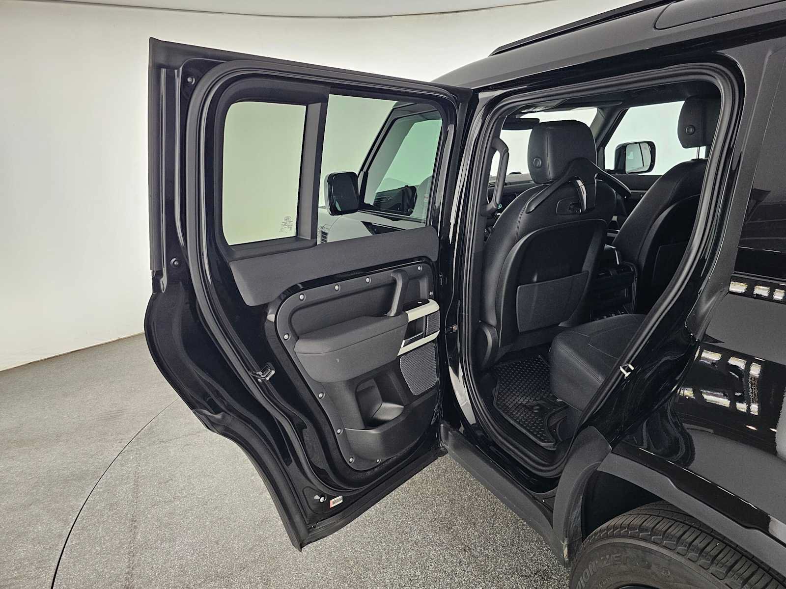 Used 2022 Land Rover Defender 110 S AWD/4WD image 15