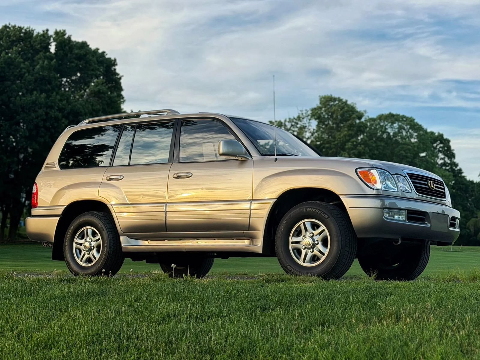Used 2001 Lexus LX 470 4WD image 2