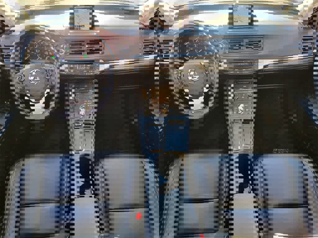 Used 2017 Lexus CT 200h image 13