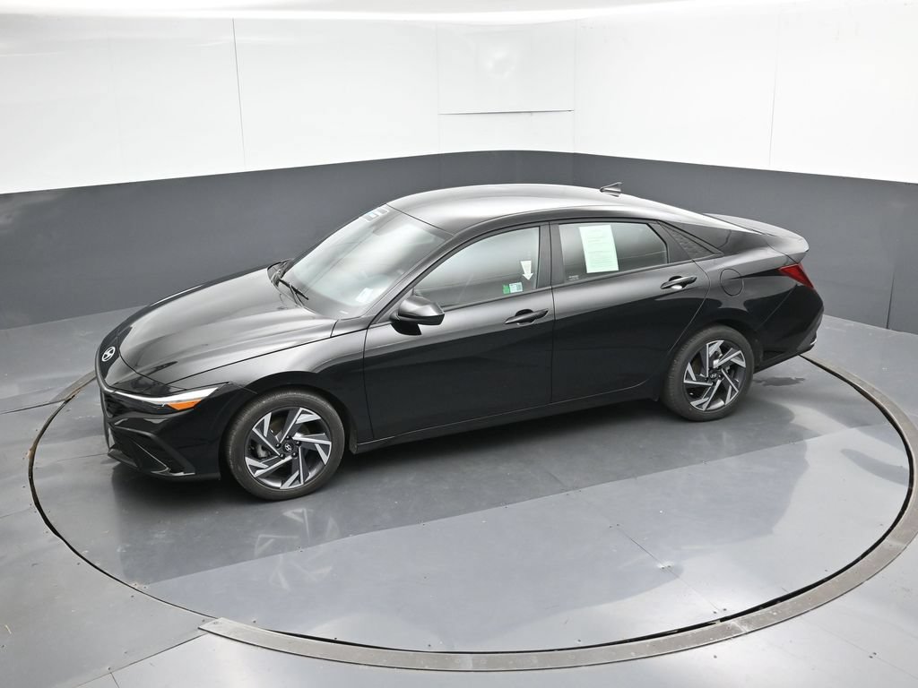 Certified 2025 Hyundai Elantra Sport FWD image 48