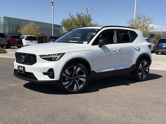 Certified 2023 Volvo XC40 B4 Ultimate w/ Climate Package FWD image 2