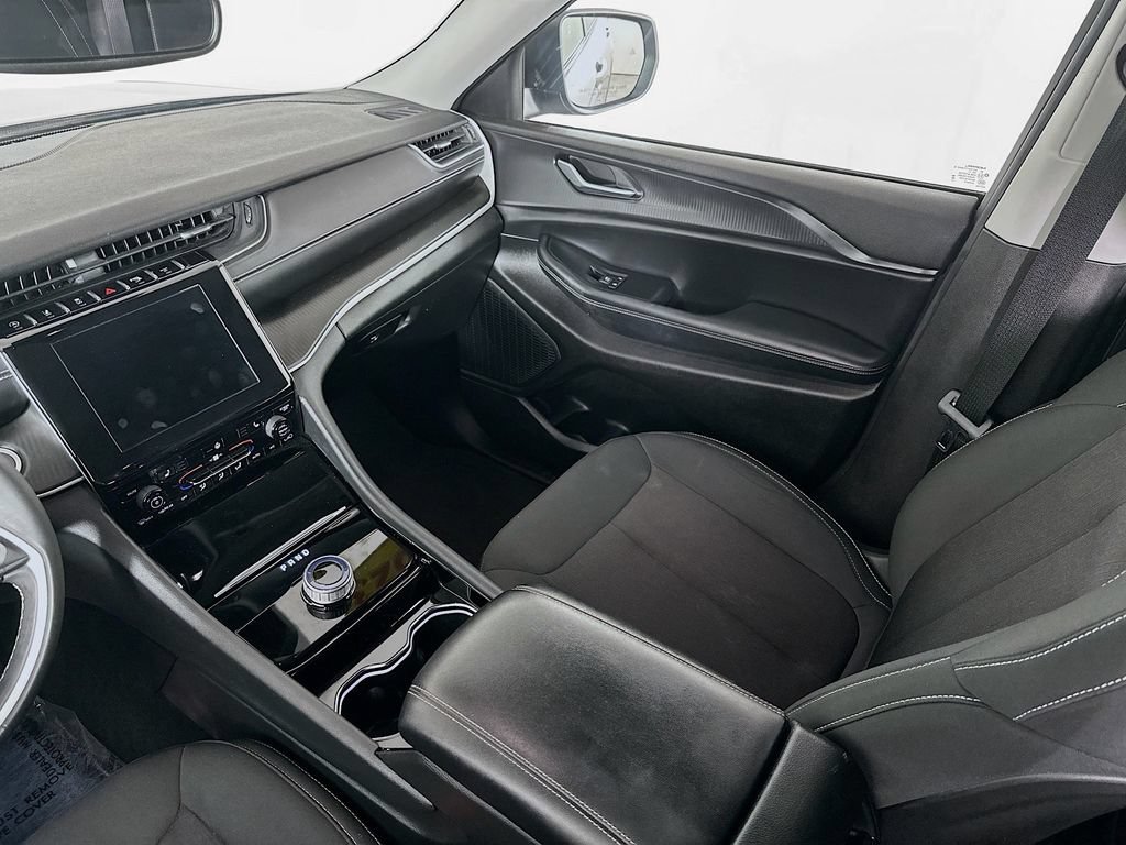 Certified 2023 Jeep Grand Cherokee Laredo w/ Luxury Tech Group I AWD/4WD image 34