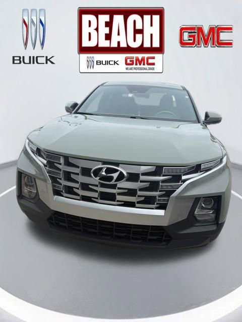 Used 2023 Hyundai Santa Cruz SE image 2