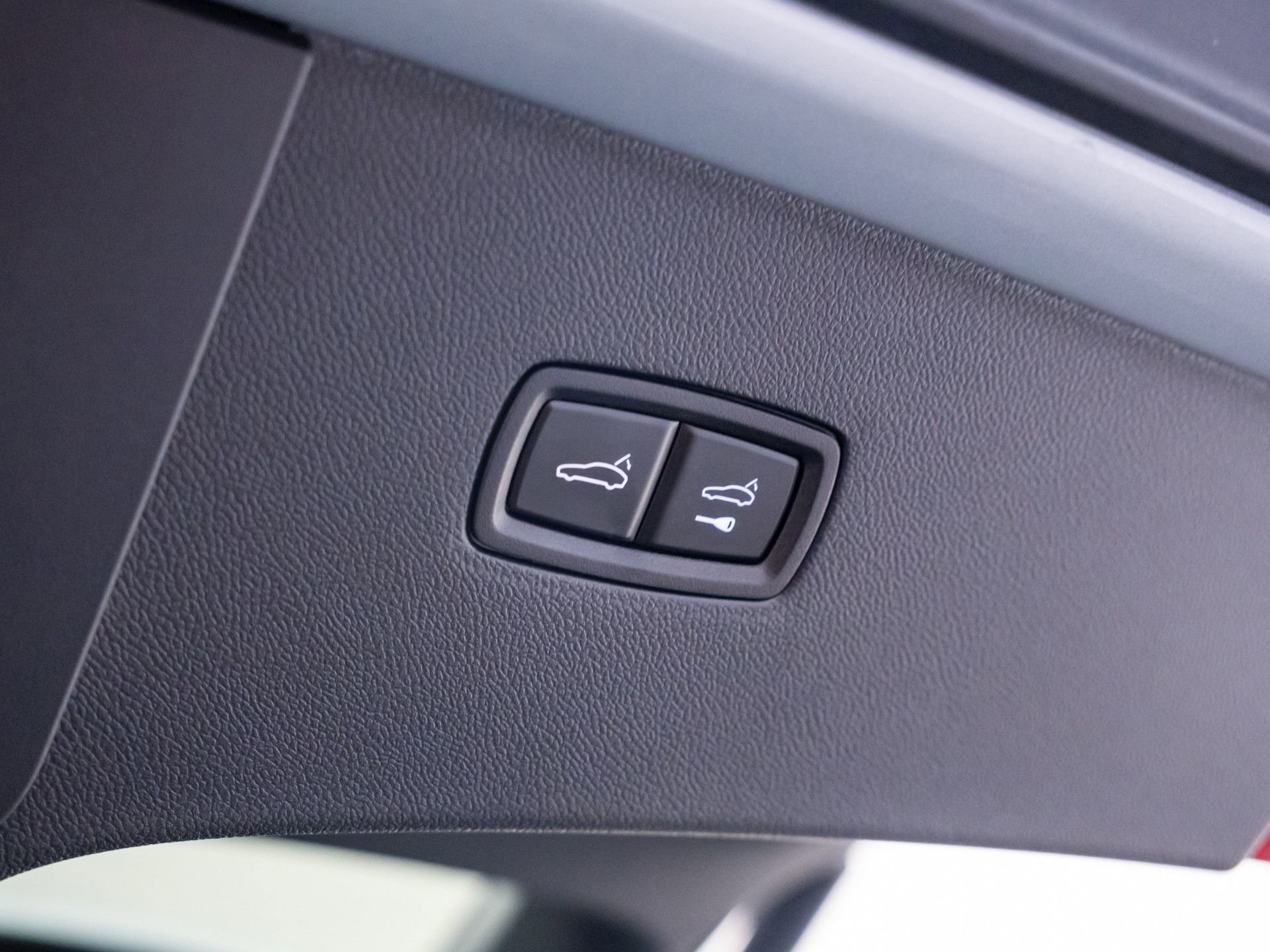Certified 2025 Porsche Cayenne Coupe AWD/4WD image 35