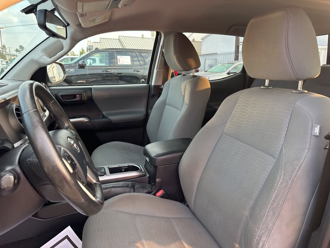 Used 2017 Toyota Tacoma SR5 image 8