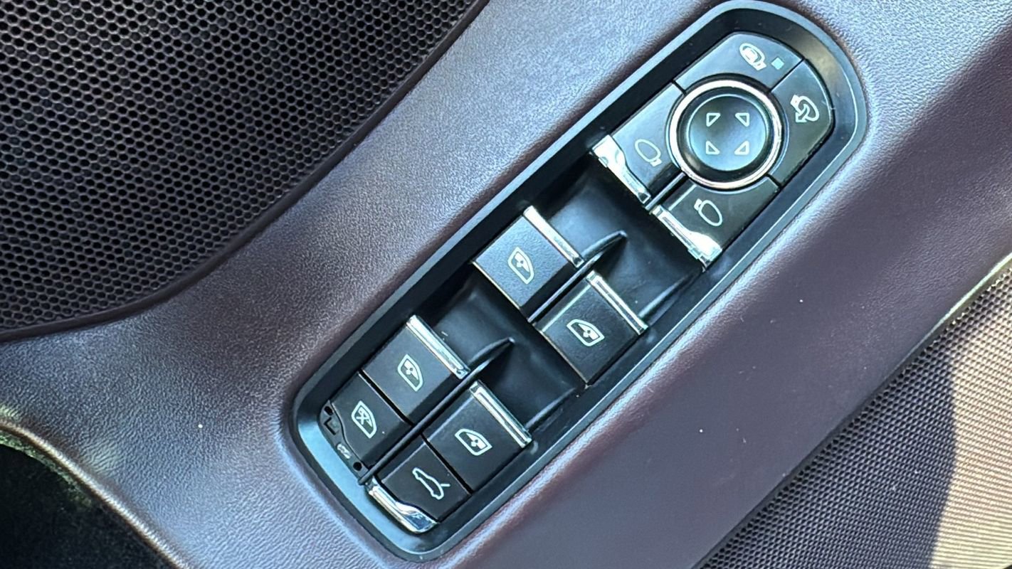 Used 2015 Porsche Panamera 4 image 25