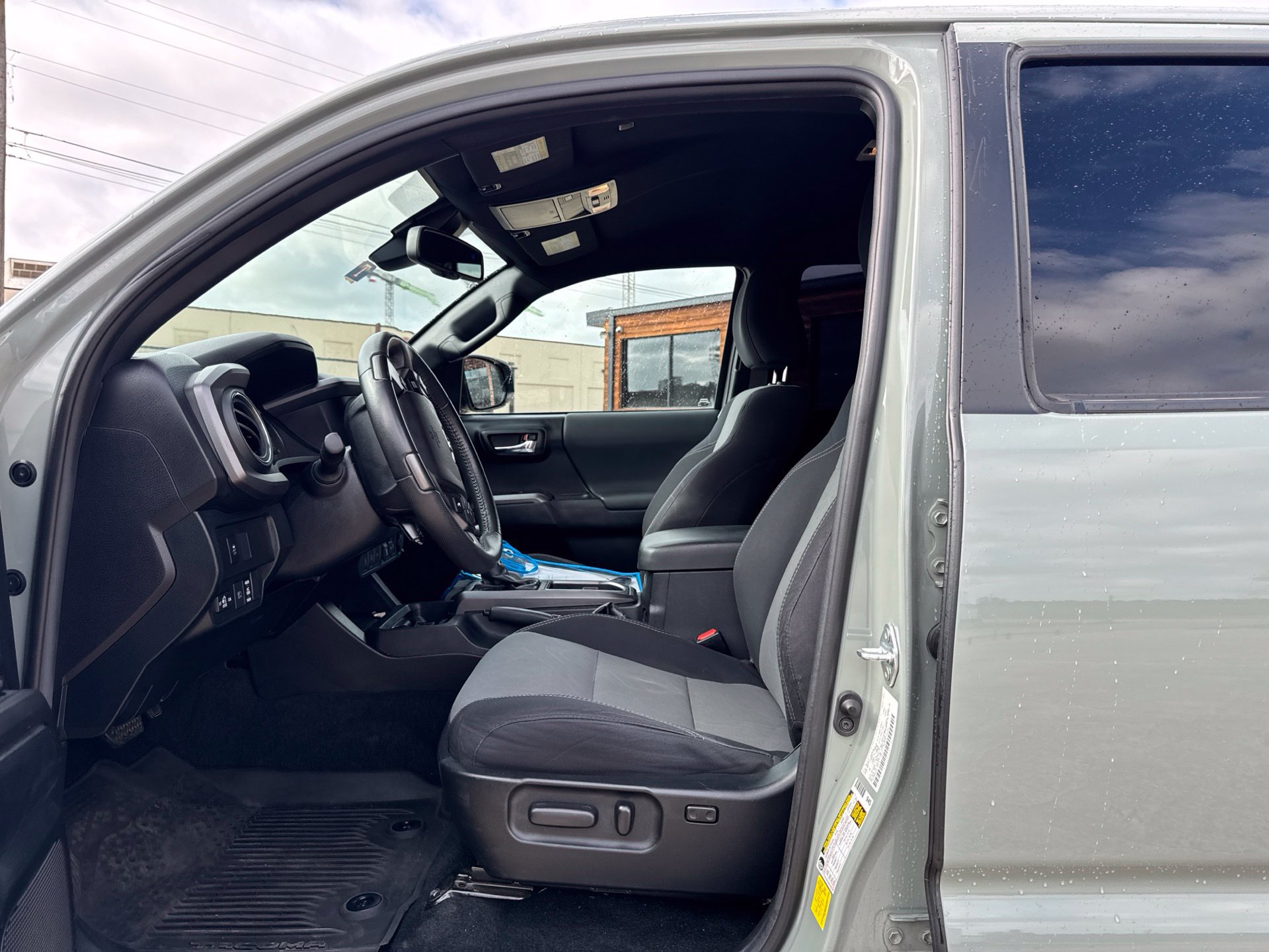 Used 2022 Toyota Tacoma TRD Sport w/ Technology Package AWD/4WD image 9