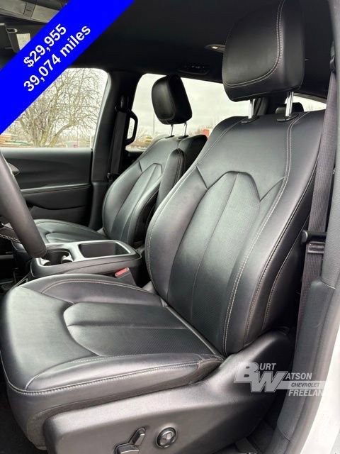 Used 2025 Chrysler Pacifica Select image 12