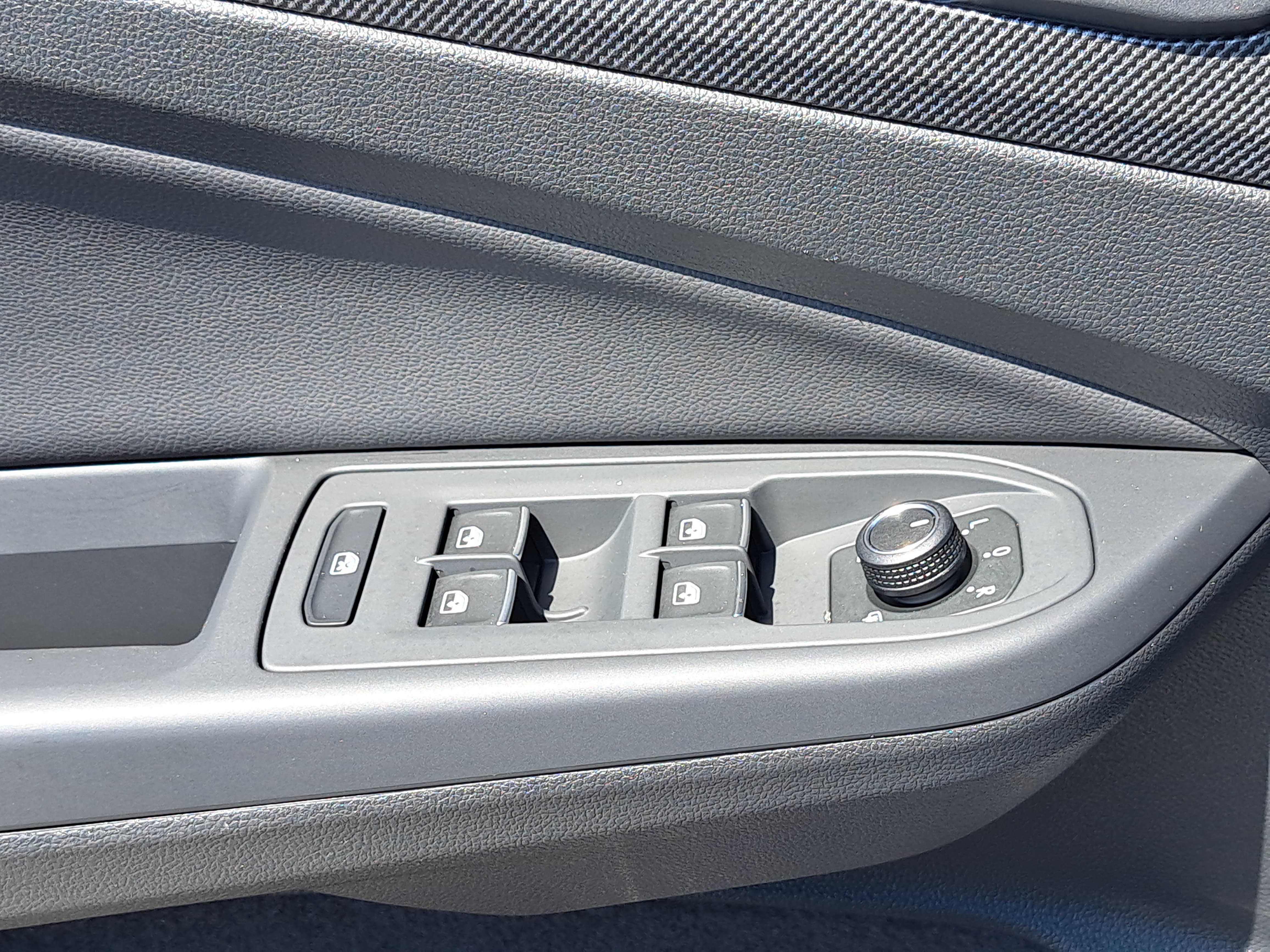 Certified 2025 Volkswagen GTI Autobahn FWD image 28