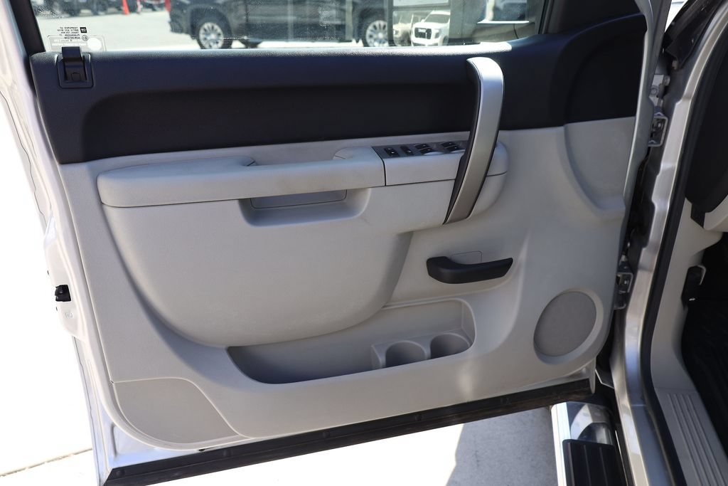 Used 2011 Chevrolet Silverado 3500 LT w/ Interior Plus Package AWD/4WD image 10