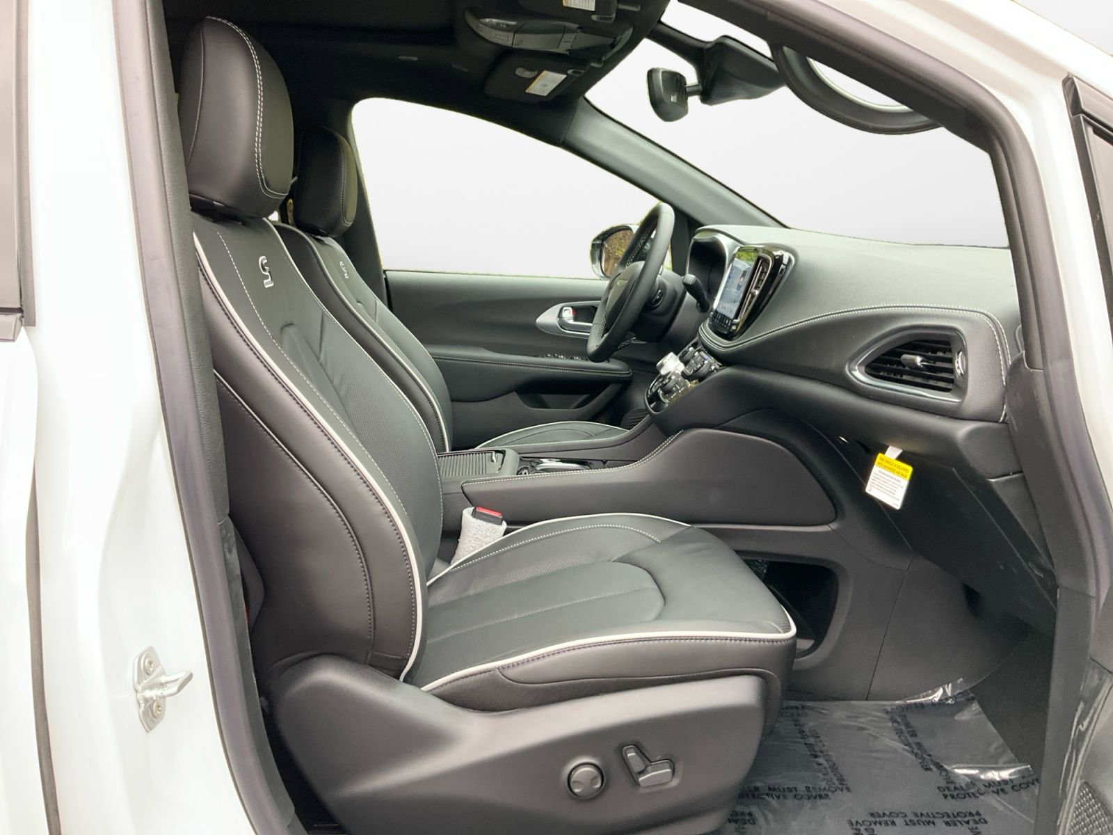 New 2026 Chrysler Pacifica Limited w/ S Appearance Package image 15