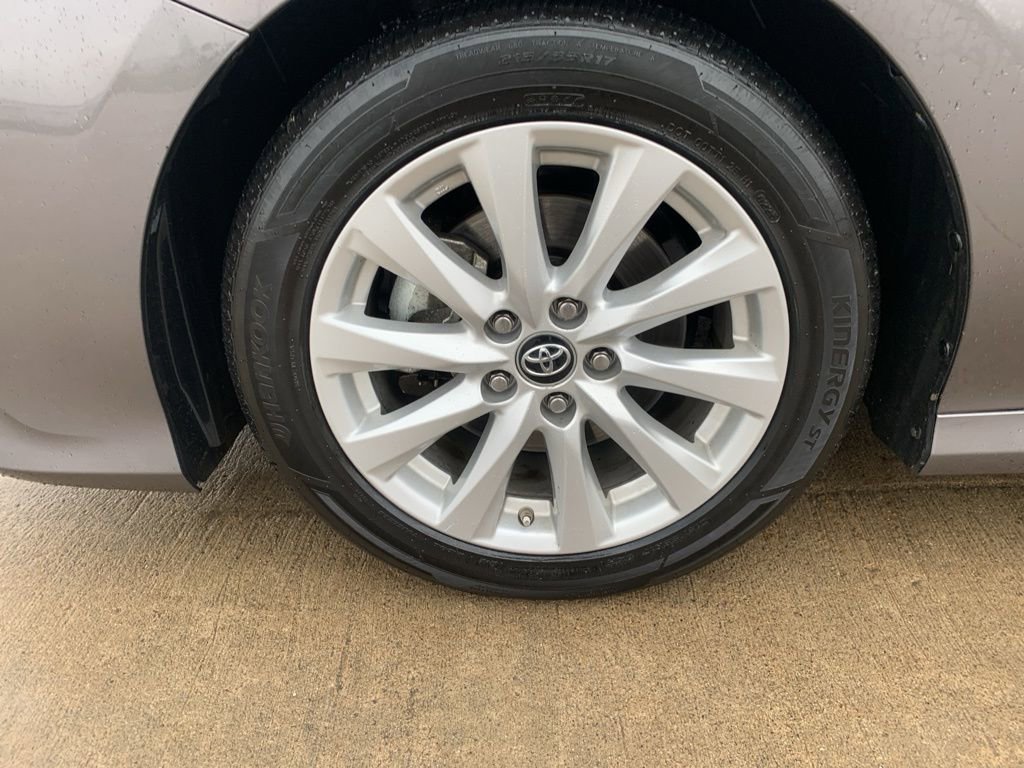 Used 2019 Toyota Camry L image 24